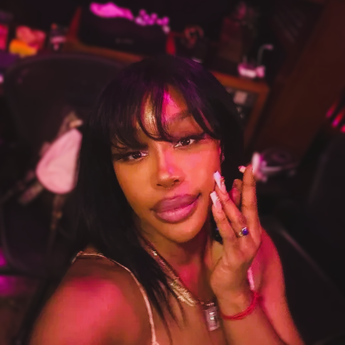 looking cute | gg/szanation