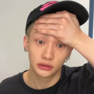 sk_hyunjin_stressed