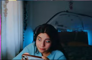 momo_confused Discord sticker