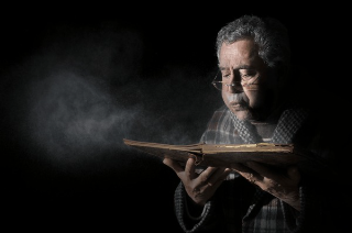 seinor residant belowing dust 