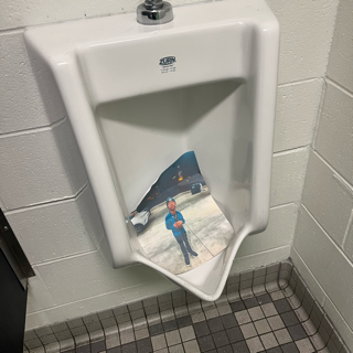 Duke Dennis Urinal 