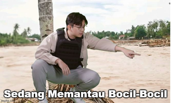 Sedang Memantau Bocil"