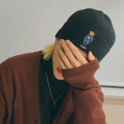 sk_Hyunjin_facepalmm