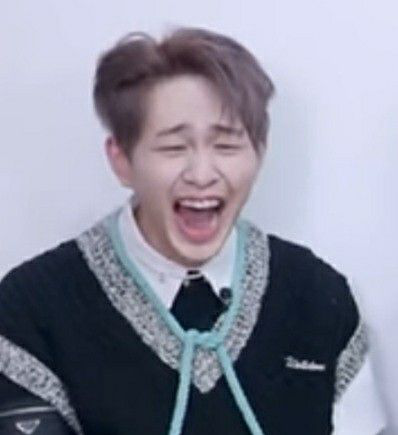 Onew Laughs Discord sticker