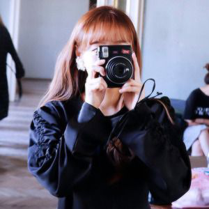 Chuu Caught in 4K Discord sticker